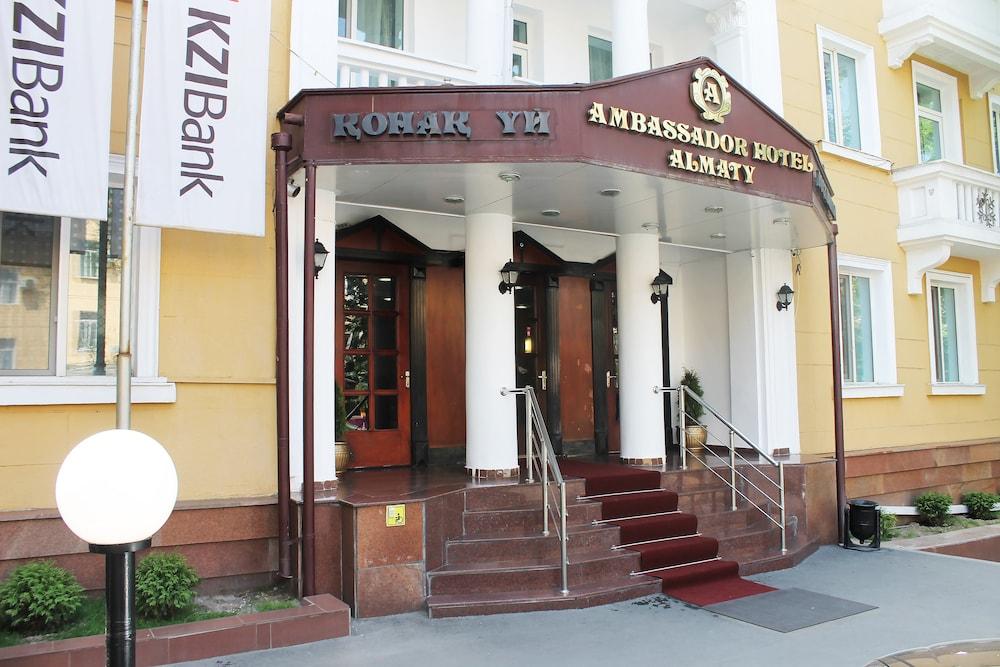 Ambassador Hotel Алма Ата Екстериор снимка