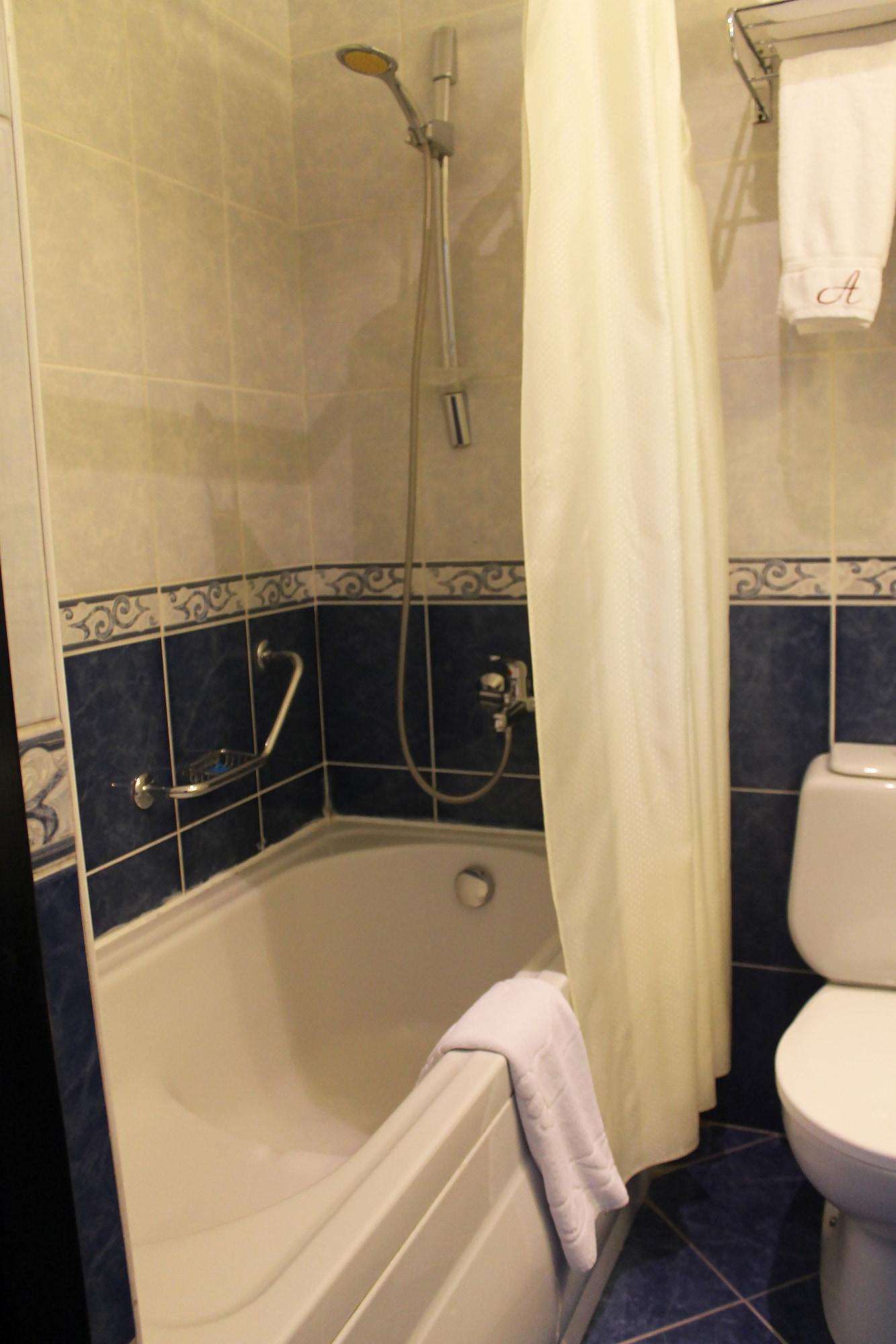 Ambassador Hotel Алма Ата Екстериор снимка