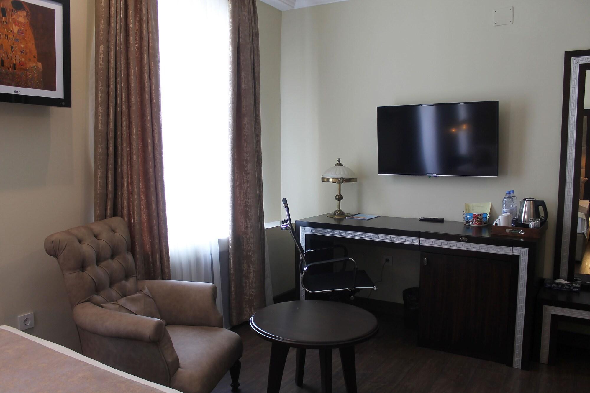 Ambassador Hotel Алма Ата Екстериор снимка