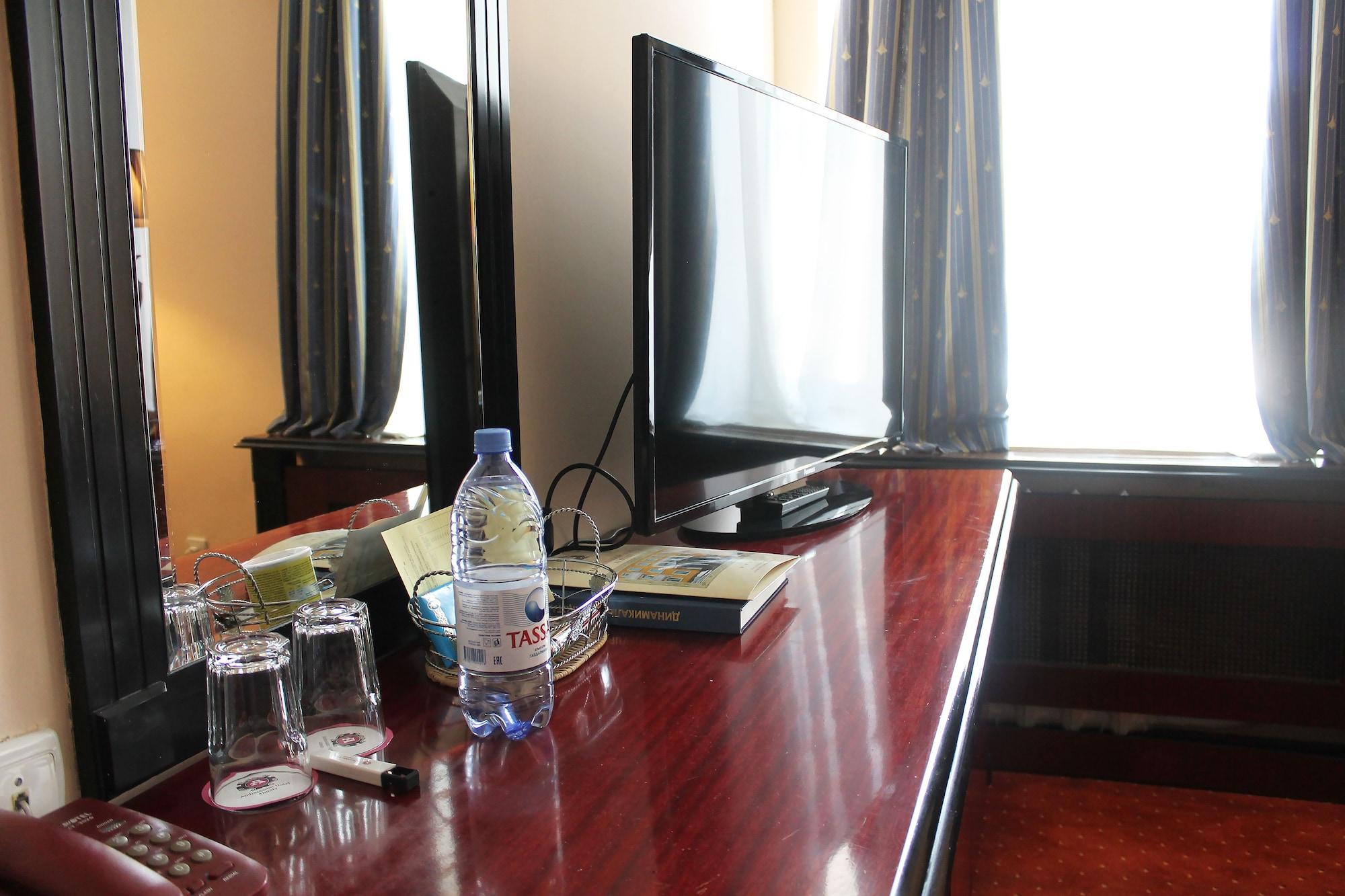 Ambassador Hotel Алма Ата Екстериор снимка