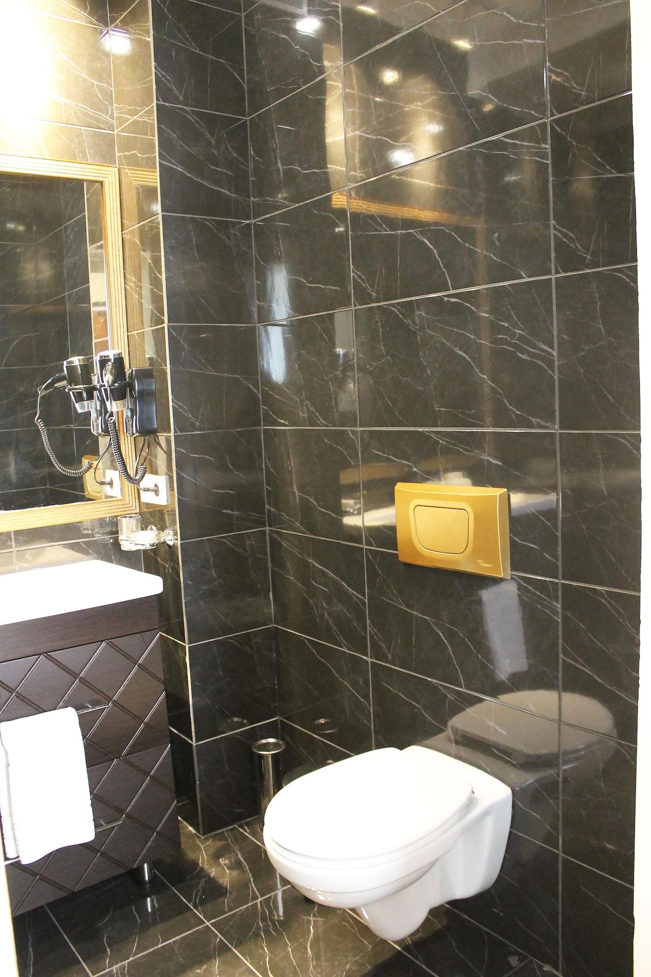 Ambassador Hotel Алма Ата Екстериор снимка