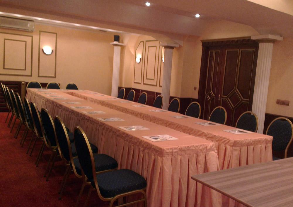 Ambassador Hotel Алма Ата Екстериор снимка