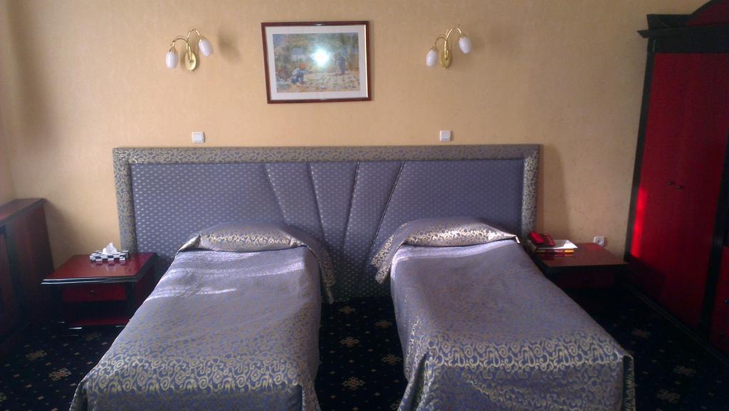 Ambassador Hotel Алма Ата Екстериор снимка
