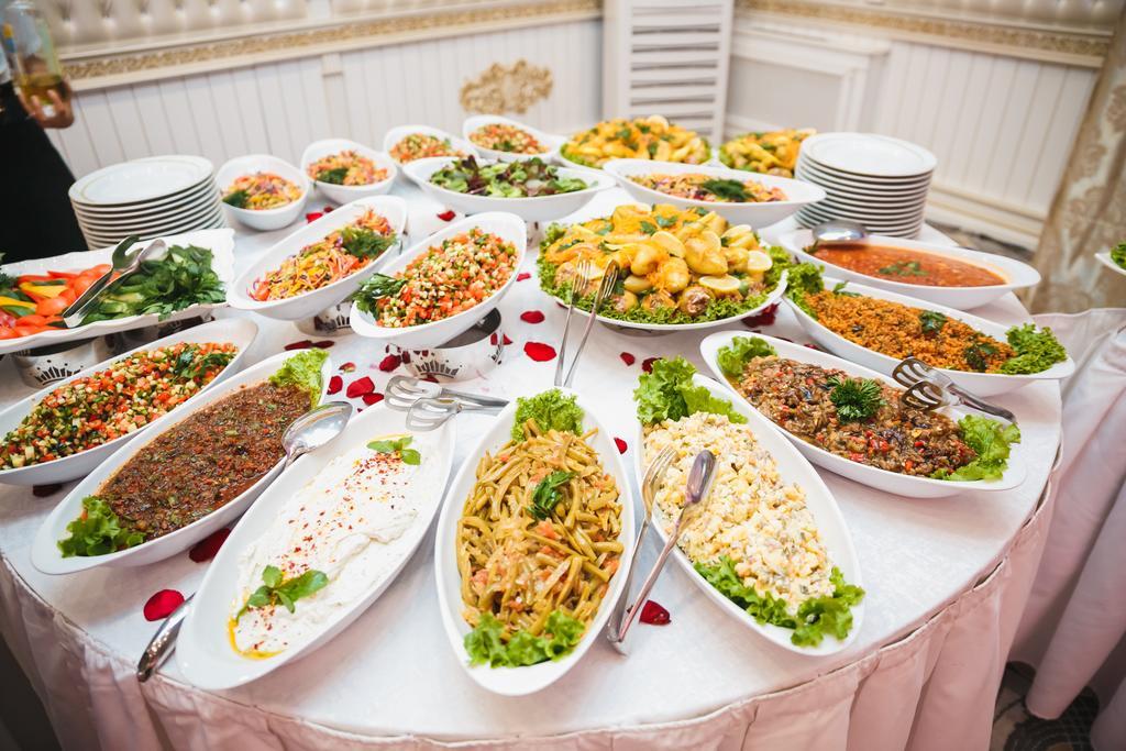 Ambassador Hotel Алма Ата Екстериор снимка