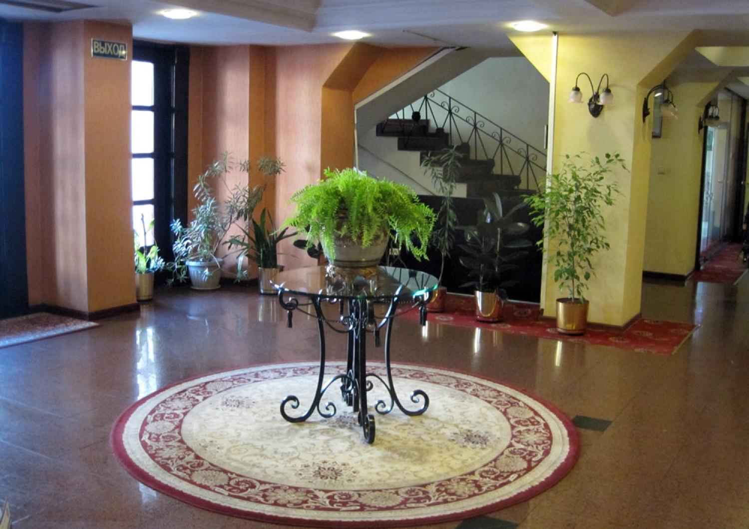Ambassador Hotel Алма Ата Екстериор снимка