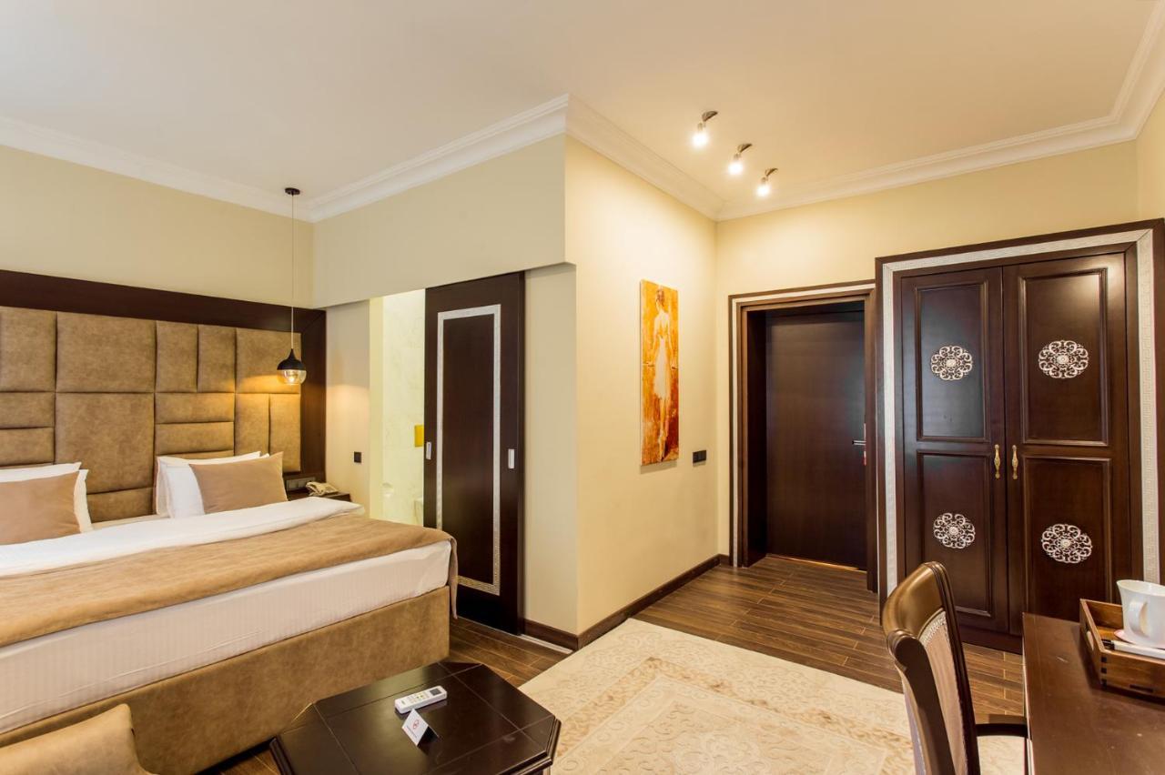 Ambassador Hotel Алма Ата Екстериор снимка